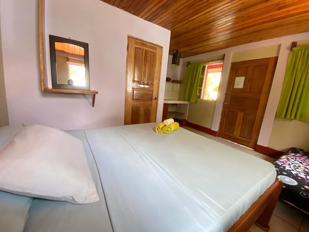 Las Palmeras Oceanview Hotel And Dive Center Little Corn Island Exterior photo