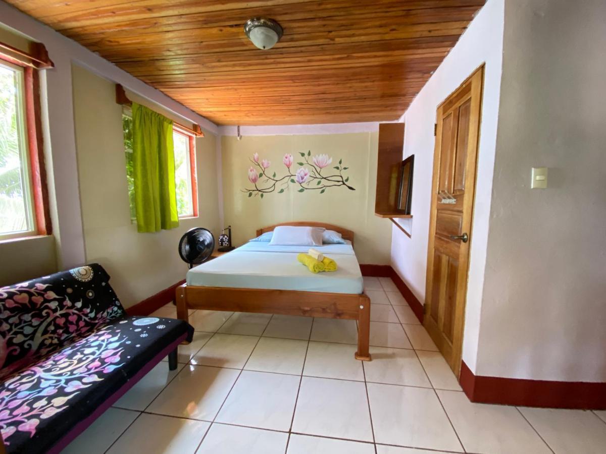 Las Palmeras Oceanview Hotel And Dive Center Little Corn Island Exterior photo