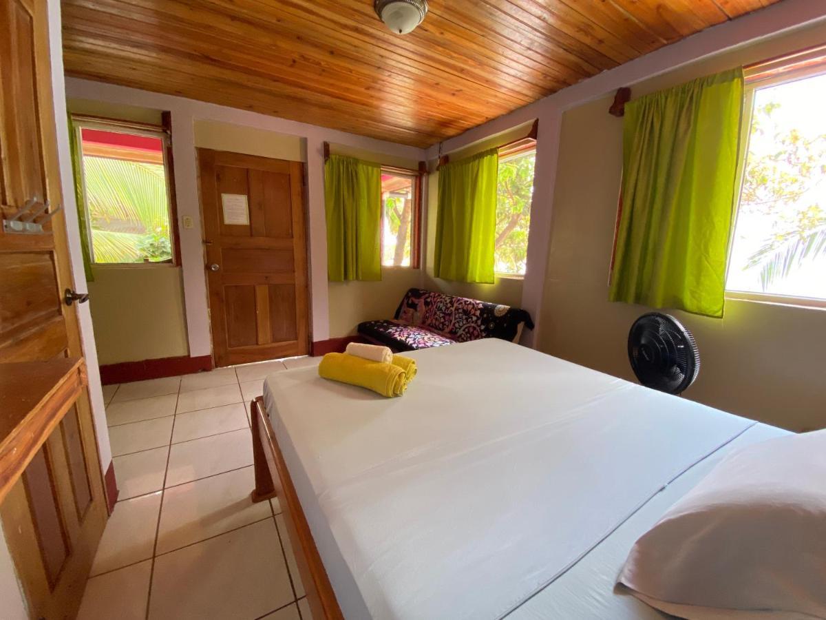 Las Palmeras Oceanview Hotel And Dive Center Little Corn Island Exterior photo