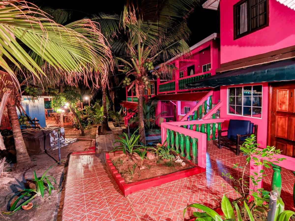 Las Palmeras Oceanview Hotel And Dive Center Little Corn Island Exterior photo