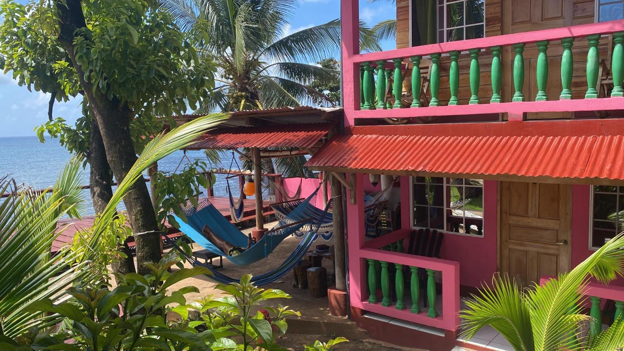 Las Palmeras Oceanview Hotel And Dive Center Little Corn Island Exterior photo