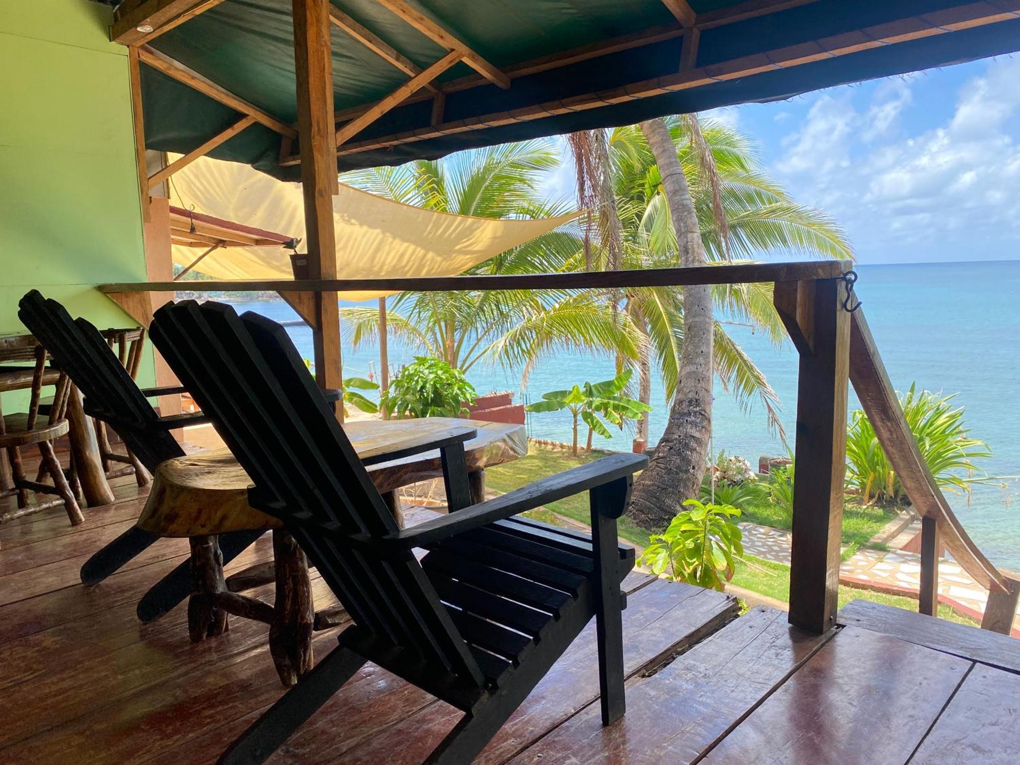 Las Palmeras Oceanview Hotel And Dive Center Little Corn Island Exterior photo
