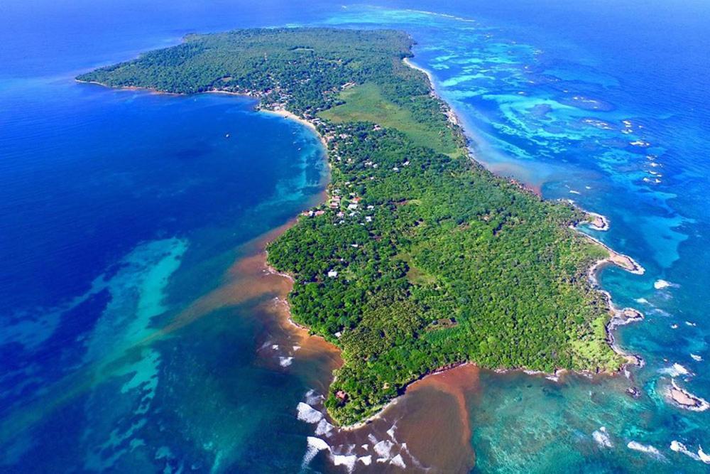 Las Palmeras Oceanview Hotel And Dive Center Little Corn Island Exterior photo