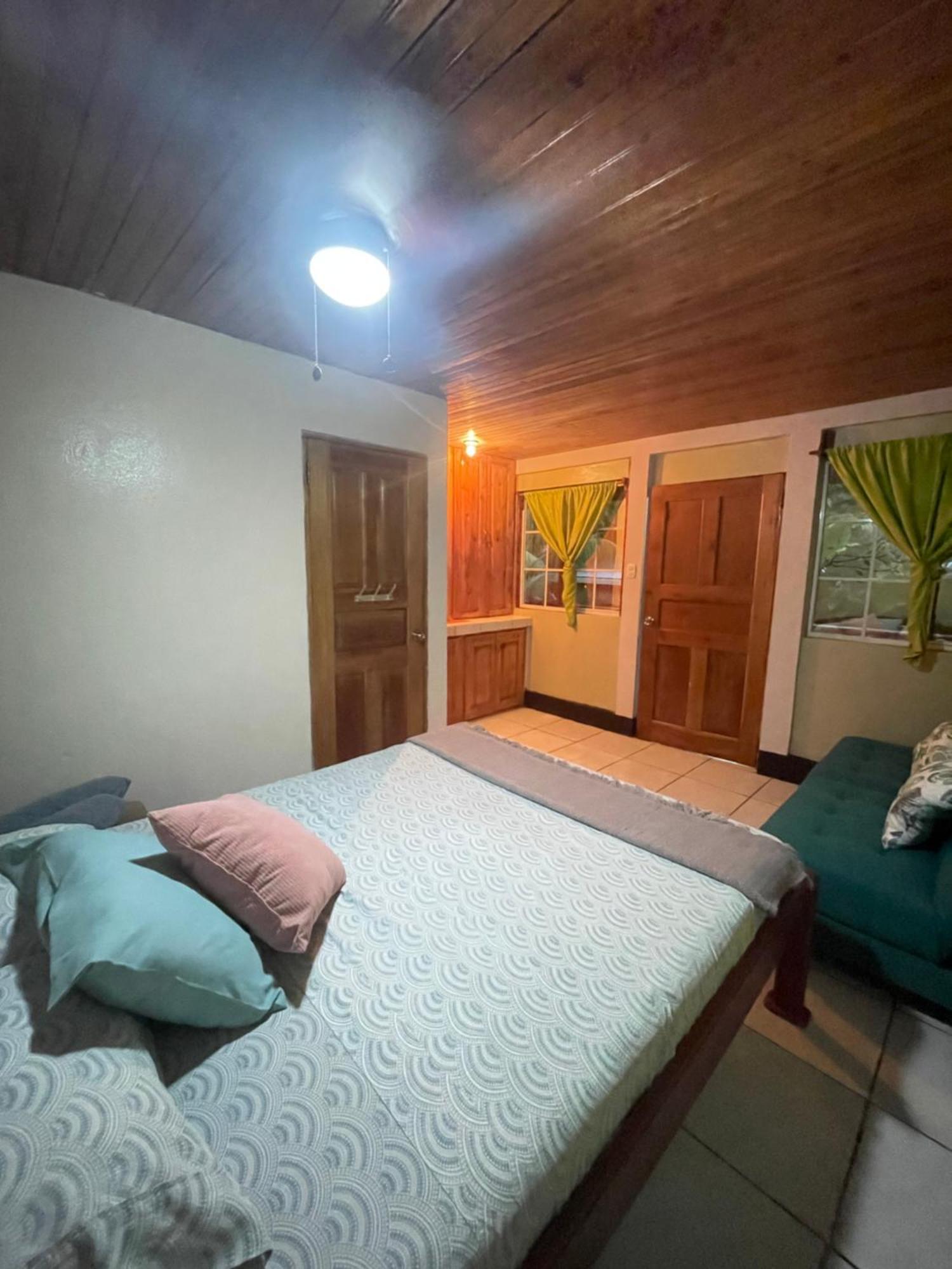 Las Palmeras Oceanview Hotel And Dive Center Little Corn Island Exterior photo