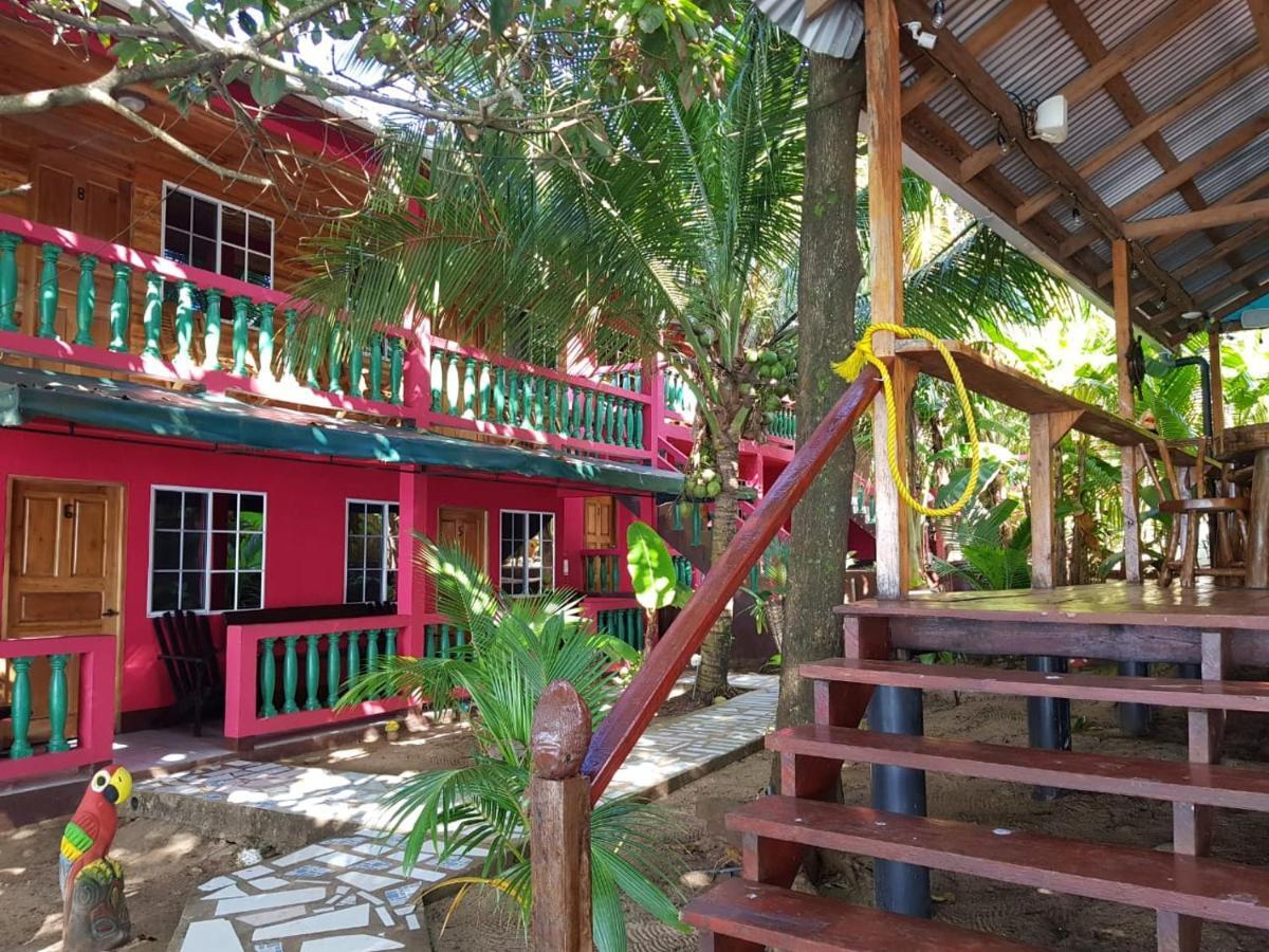 Las Palmeras Oceanview Hotel And Dive Center Little Corn Island Exterior photo